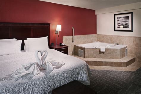 hotel suites jacuzzi|hotels that offer jacuzzi suites.